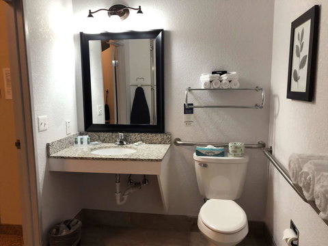 Best Western Eau Claire South - Renee 32