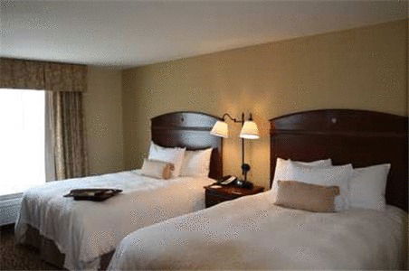 Hampton Inn Elkhorn Lake Geneva Area - Internet Find 9