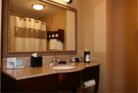 Hampton Inn Elkhorn Lake Geneva Area - Internet Find 4