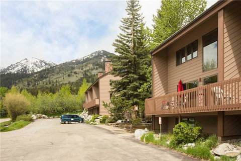 Wind River #4 Townhouse - Internet Find 4