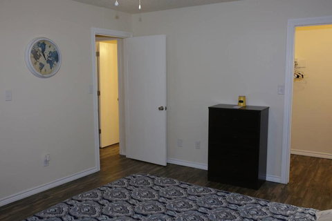 Comfortable Stay Five Minutes Away!!! - Internet Find 1