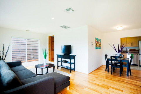 1375 - Village Hideaway - Internet Find 1