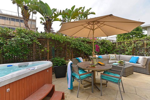 203 - Perfect Condo Two-Bedroom Apartment - Renee 1