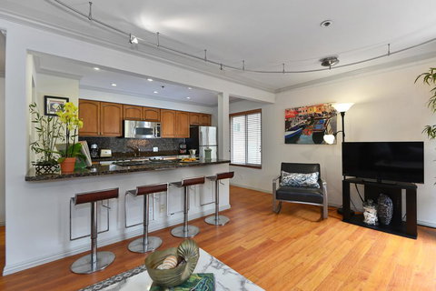 203 - Perfect Condo Two-Bedroom Apartment - Renee 3