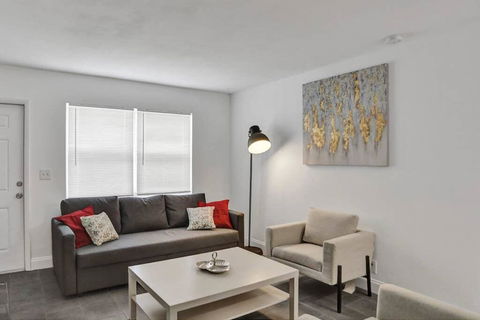 2: Beautiful 2BR+1Bath + FREE PARKING + Outdoor Living Room - Internet Find 0