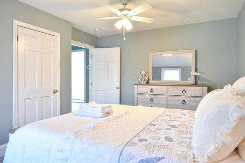 910 - Hidden Gem - Renee 1