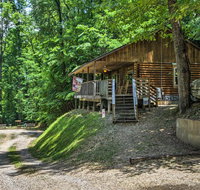 'Bear Den' Cabin with Hot Tub - 4Mi to Nantahala River