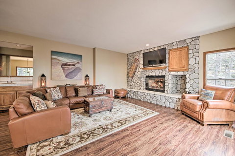 'Fairway Retreat' - Luxe Home With Panoramic Views! - Internet Find 3