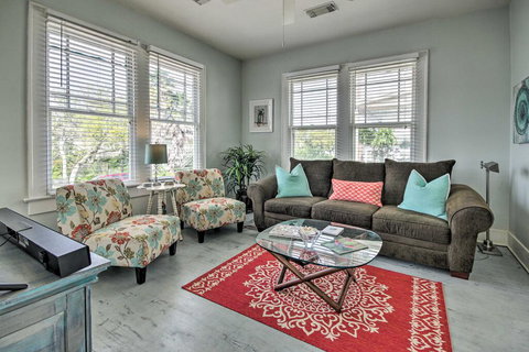 'Mellow Yellow' Home Less Than 5 Blocks To Galveston Beach - Internet Find 3