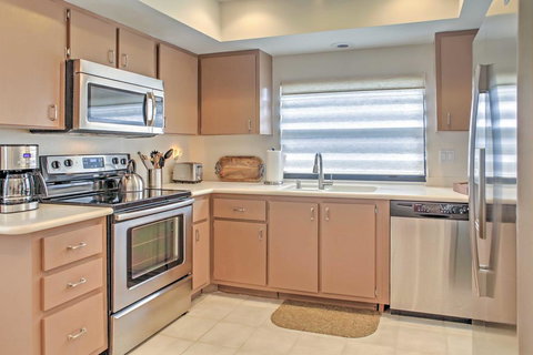 'Sand Dollar' Island Home - Walk To Beach And Pool! - Renee 0