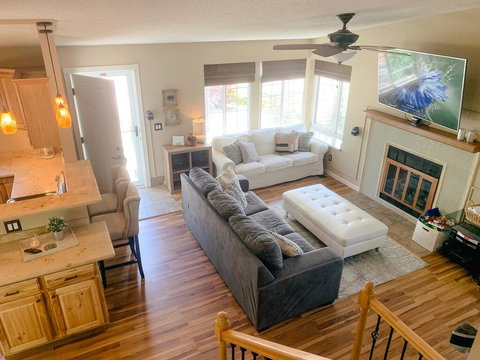 *Home Away From Home-* Near AF Academy - Renee 2