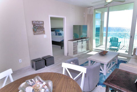 0406 1B/2 Bath With Bonus Room. Renovated April 2018! - Renee 3