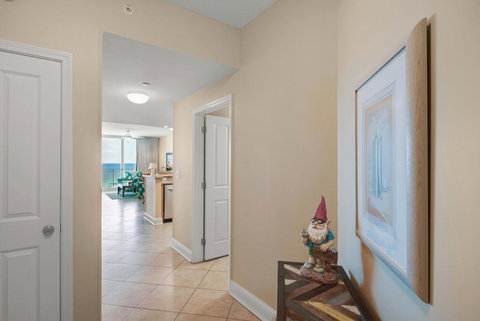 0608 -1B/2 Bath With Bonus Room. Master Bedroom & Living Room Face The Gulf! - Renee 2