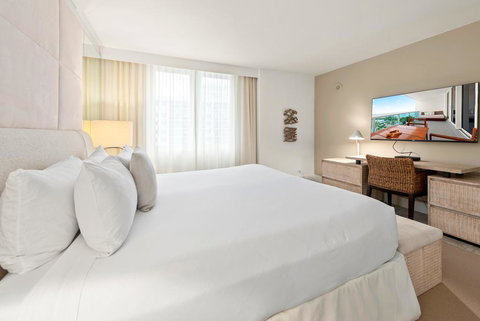 1 Bedroom Direct Ocean Front Located At 1 Hotel & Homes -944 - Internet Find 2