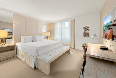 1 Bedroom Direct Ocean Front Located At 1 Hotel & Homes -944 - Internet Find 3