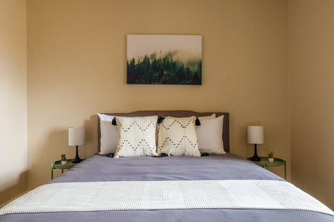 1 BR And 2 BR Apt By Frontdesk - Renee 3