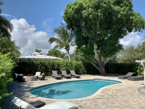 1 Private Bedroom-private Entrance, Pool Access-close To Beach - Renee 0