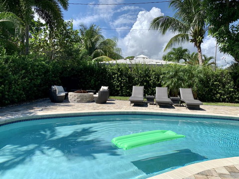 1 Private Bedroom-private Entrance, Pool Access-close To Beach - Renee 2