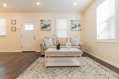 2 Blocks From Beach-Sleeps 16 - Internet Find 2