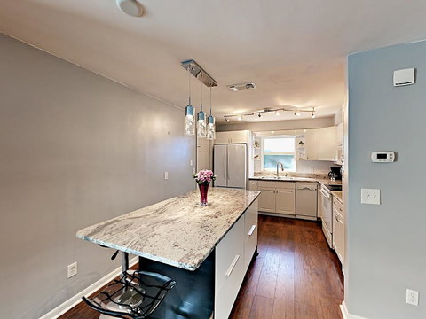 2040 Forest Drive Home - Internet Find 1