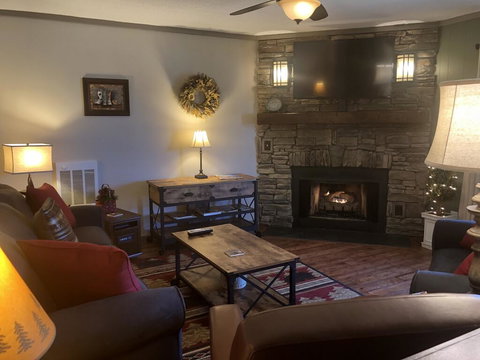 2111- Platinum 2 Bdrm- 1000 SF Sleeps 7 - Renee 1