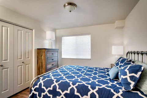 2H Cozy Redcliff Condo - Internet Find 2