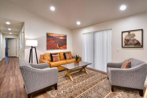 2L Top Floor Redcliff Condo - Internet Find 0