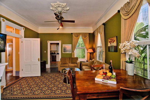 3 Bedroom Victorian Stunner On Forsyth Park - Renee 0