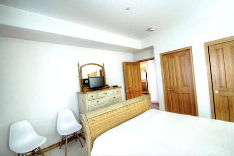 304 Spruce Tree Lodge Condo - Internet Find 1