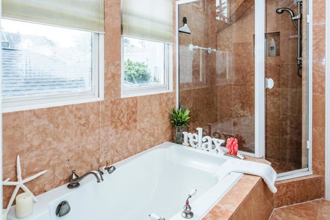 3703 La Gloria Cottage-by-the-Sea - Renee 3