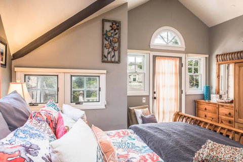 3703 La Gloria Cottage-by-the-Sea - Renee 1