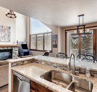 3BR Townhome- Private Hot Tub  Kids Ski Free townhouse