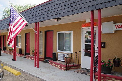 4-Winds Motel - Internet Find 0