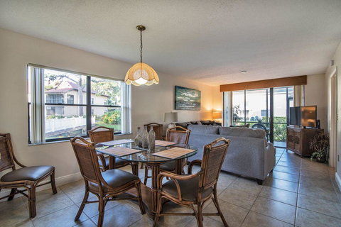 4425 Shorewalk Lake View Ground Floor Close To Beach And IMG - Renee 3