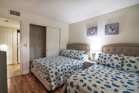 4425 Shorewalk Lake View Ground Floor Close To Beach And IMG - Renee 2