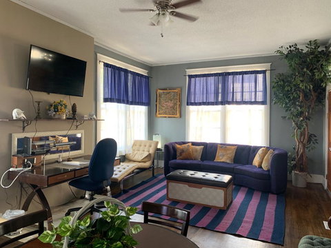 4Br-2Ba Upscale Midtown Sleeps Up To 19 - 8 Beds - Renee 3