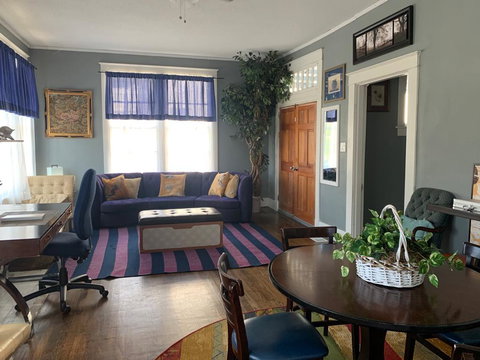 4Br-2Ba Upscale Midtown Sleeps Up To 19 - 8 Beds - Renee 1