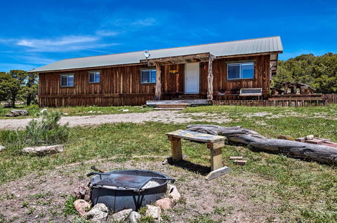 5-Acre 'Sunset Cabin' With Firepit, 18mi To Moab - Internet Find 3