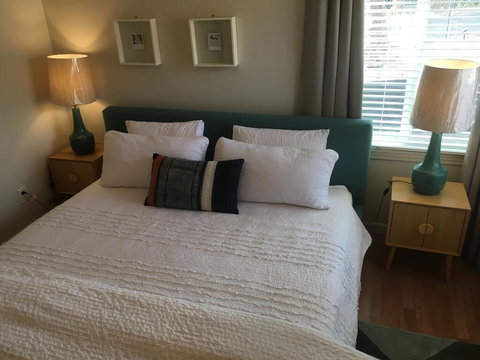 5208 Pine Street - Internet Find 3