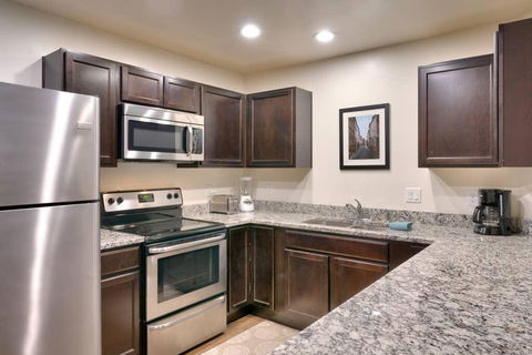 5C Sweet RedCliff Condo, Pool & Hot Tub - Internet Find 2