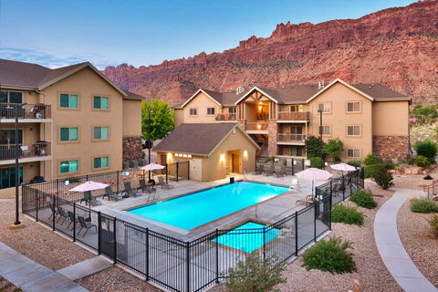 5C Sweet RedCliff Condo, Pool & Hot Tub - Internet Find 3