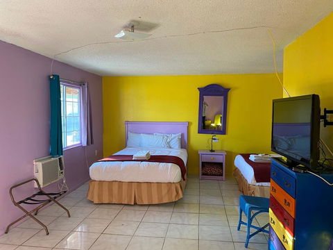 9 Palms Inn - Internet Find 2