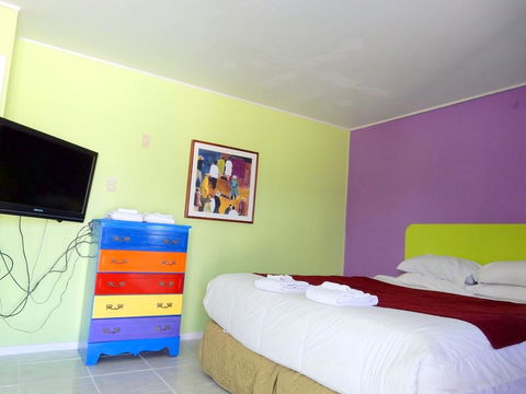 9 Palms Inn - Internet Find 1