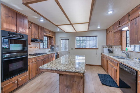 Adventure Lodge - Renee 3