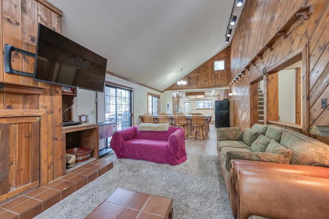 Adventure Lodge - Renee 2