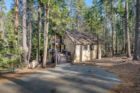 Adventure Lodge - Renee 1