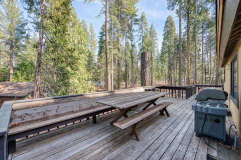 Adventure Lodge - Renee 0