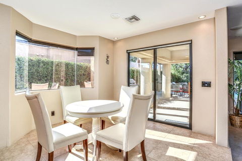 Alluring Palm Desert Retreat - Internet Find 3