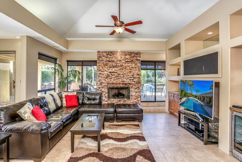 Alluring Palm Desert Retreat - Internet Find 1