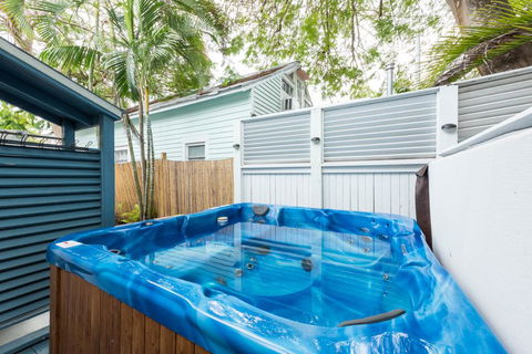 Almost Southernmost Retreat - Internet Find 2
